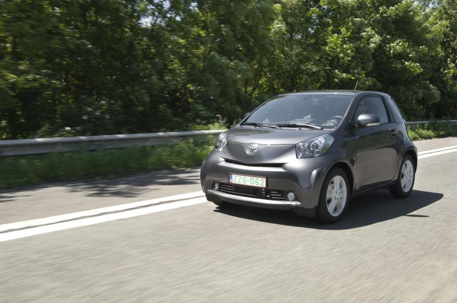  Toyota iQ 2008 года  (фото 43 из 225)